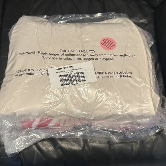 NWT Victoria's Secret Fleece Blanket & Faux Fur Tote Duo - Picture 8 of 9